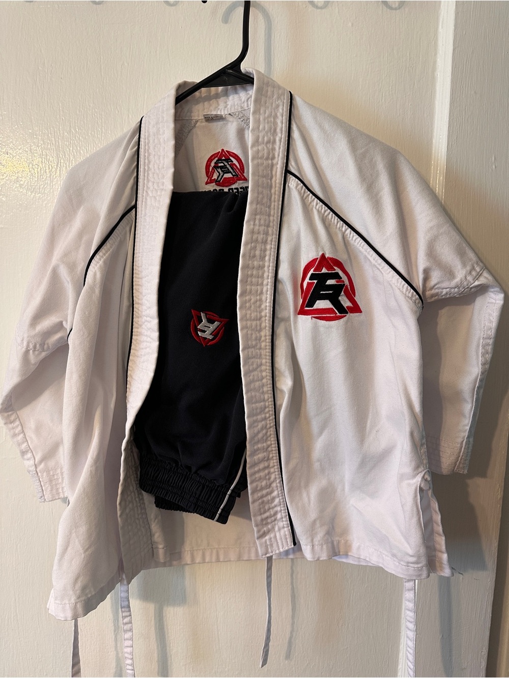 2 piece Tiger Rock uniform size 0/130